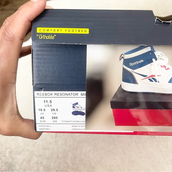 **SOLD** Basketball shoes - Picture 5 of 5